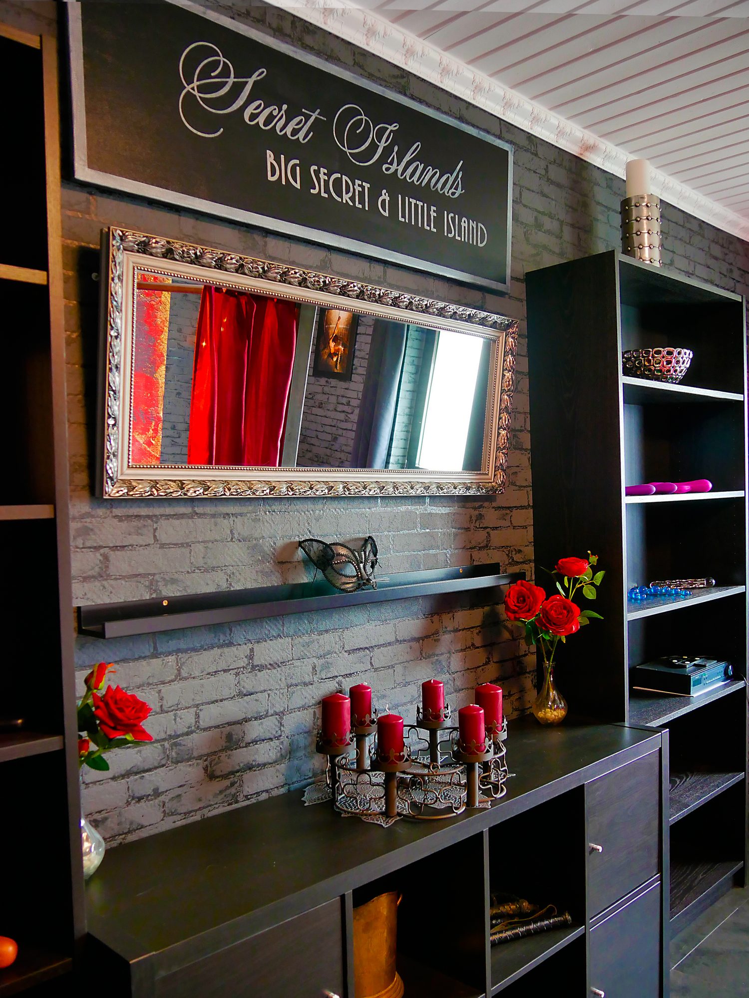 Roter Salon der BDSM Ferienwohnung in Essen
